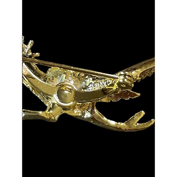 Vintage Gerry's Gold Tone Metal Roadrunner with Green Gemstone Brooch Pin - Picture 4 of 5